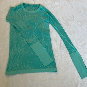 Lululemon Long Sleeve Shirt Size 6